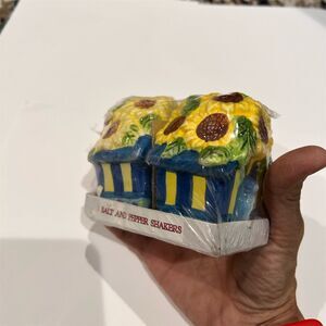 Fitz and Floyd Sunflower Bird House Salt & Pepper Shakers Multicolor